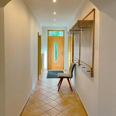 Paula جارمش بارتنكيرشن