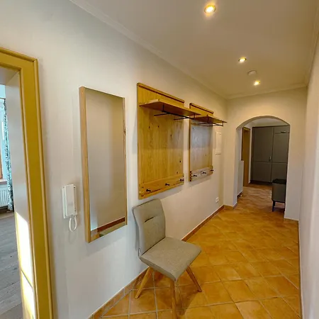 Paula جارمش بارتنكيرشن