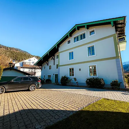 Paula جارمش بارتنكيرشن