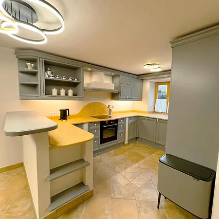 Paula جارمش بارتنكيرشن